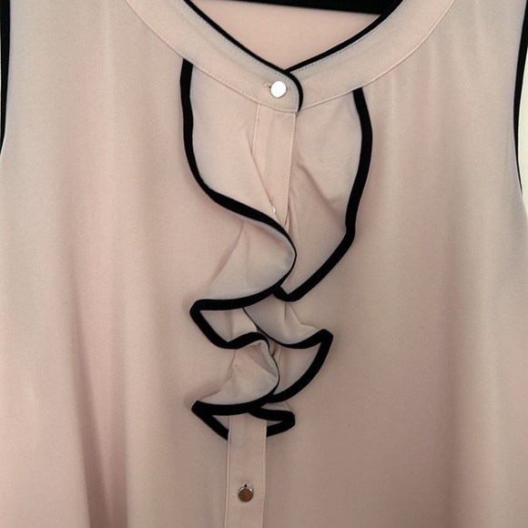 Pink short sleeve button top - Picture 2 of 4